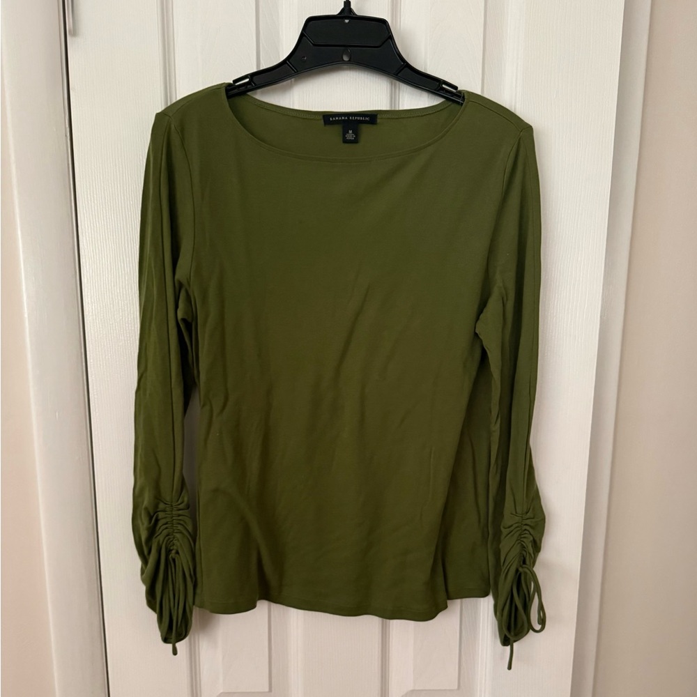 BANANA REPUBLIC Olive green ruched tie long sleeve top, L